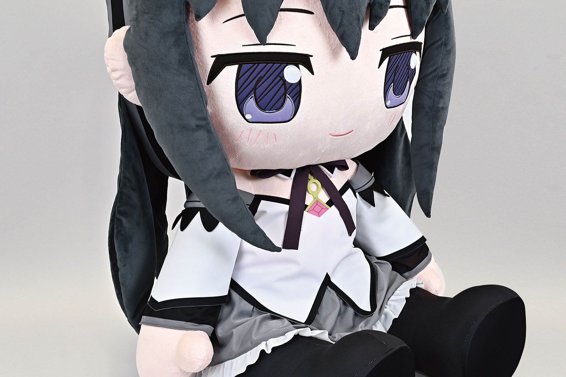 どきゅーと　劇場版 魔法少女まどか☆マギカ〈ワルプルギスの廻天〉　超特大ぬいぐるみ　暁美ほむら