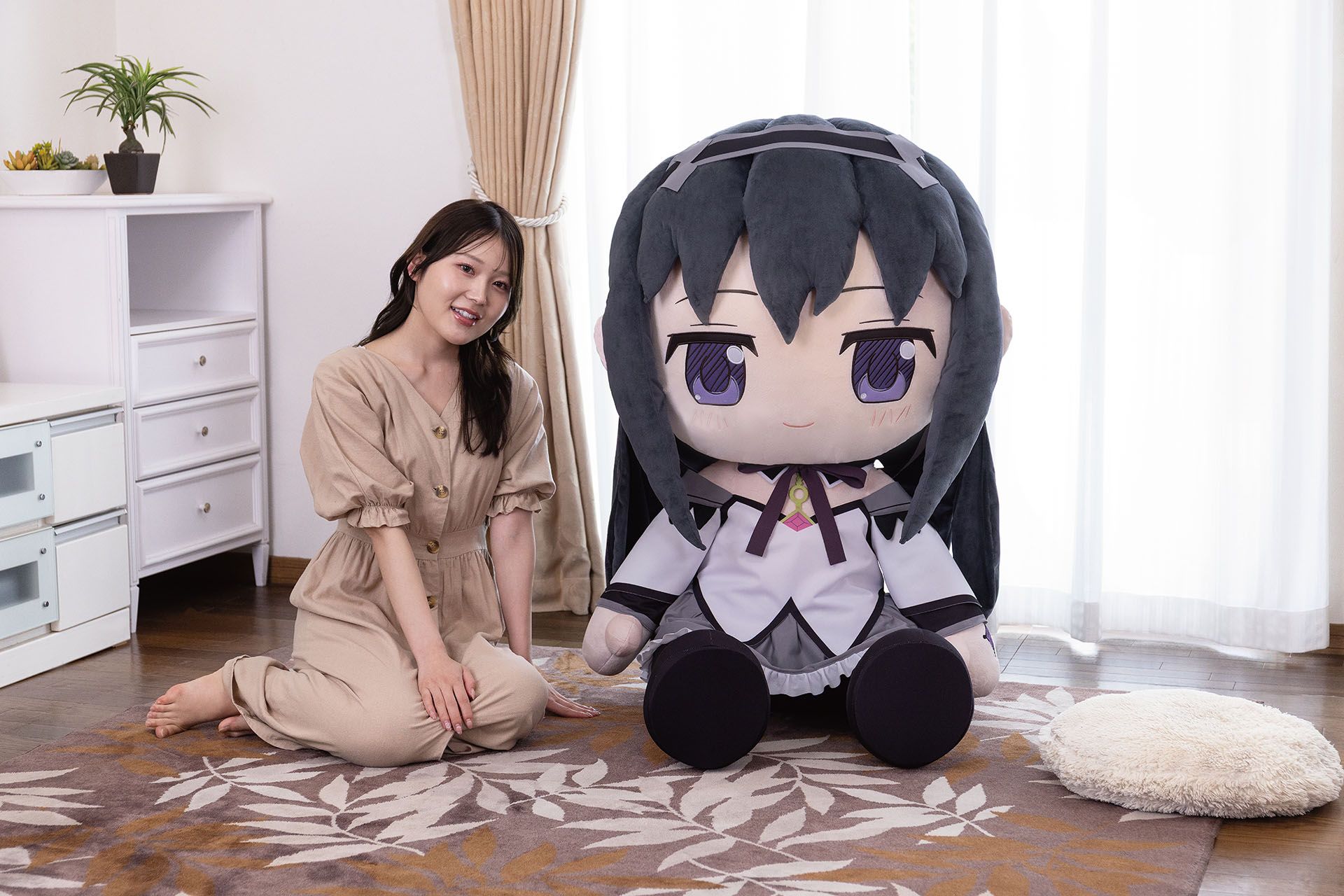 どきゅーと　劇場版 魔法少女まどか☆マギカ〈ワルプルギスの廻天〉　超特大ぬいぐるみ　暁美ほむら