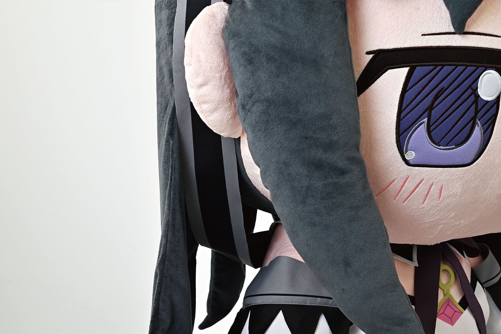 どきゅーと　劇場版 魔法少女まどか☆マギカ〈ワルプルギスの廻天〉　超特大ぬいぐるみ　暁美ほむら