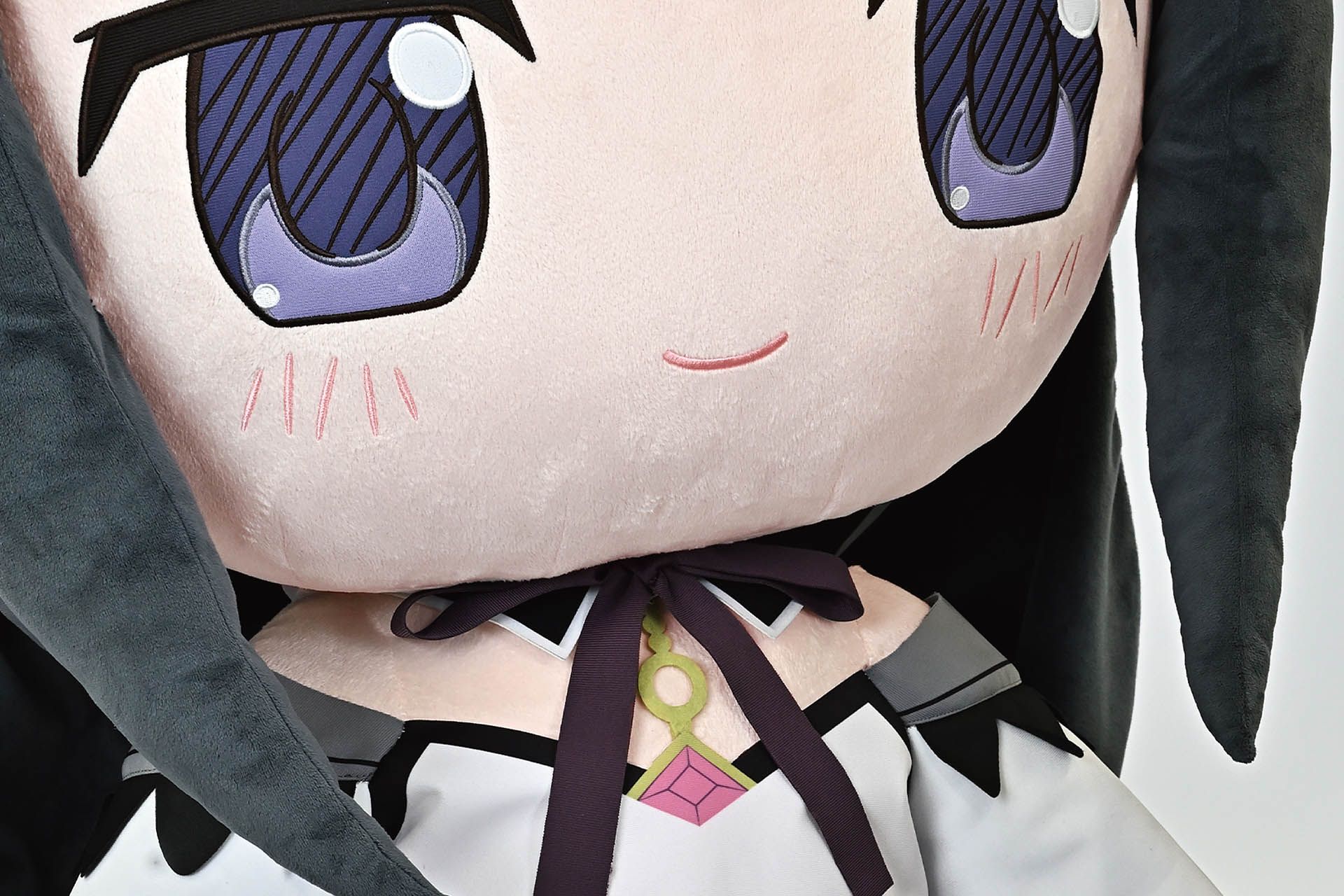 どきゅーと　劇場版 魔法少女まどか☆マギカ〈ワルプルギスの廻天〉　超特大ぬいぐるみ　暁美ほむら